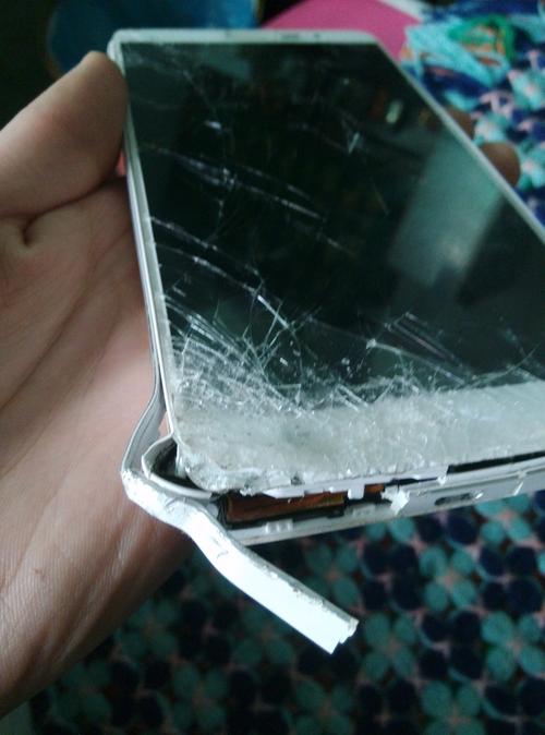 小米8se换屏600值吗，小米8se手机屏幕更换费用-第7张图片-优品飞百科