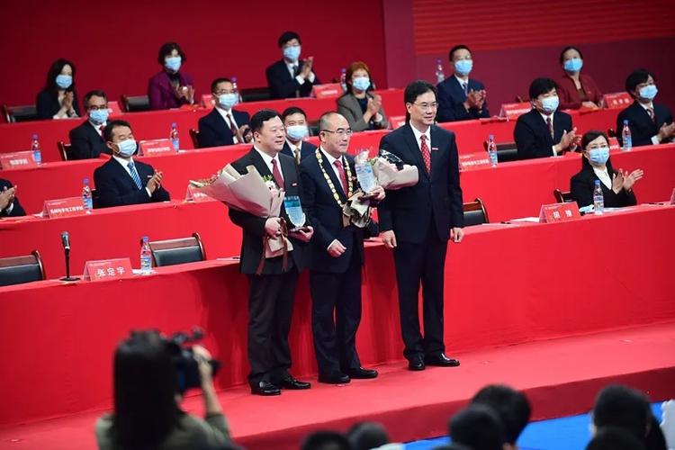 疫情发勋章，疫情得勋章的有哪些人？-第1张图片-优品飞百科