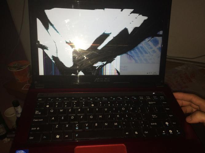 电脑屏坏了换屏多少钱，电脑换个屏多少钱-第1张图片-优品飞百科