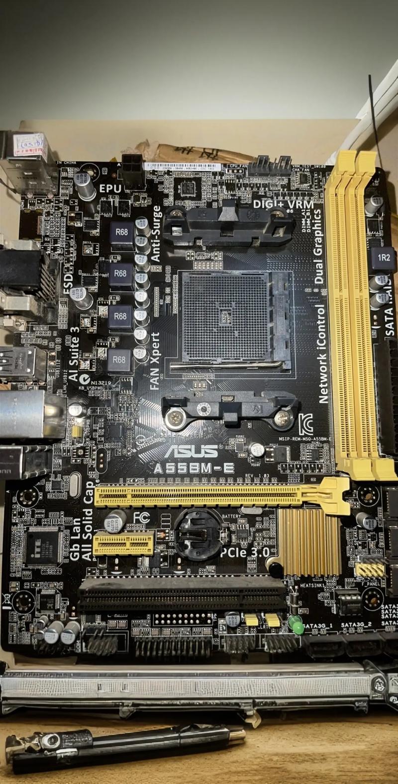 e6500cpu哪一年上市？e6500cpu用什么主板和内存？