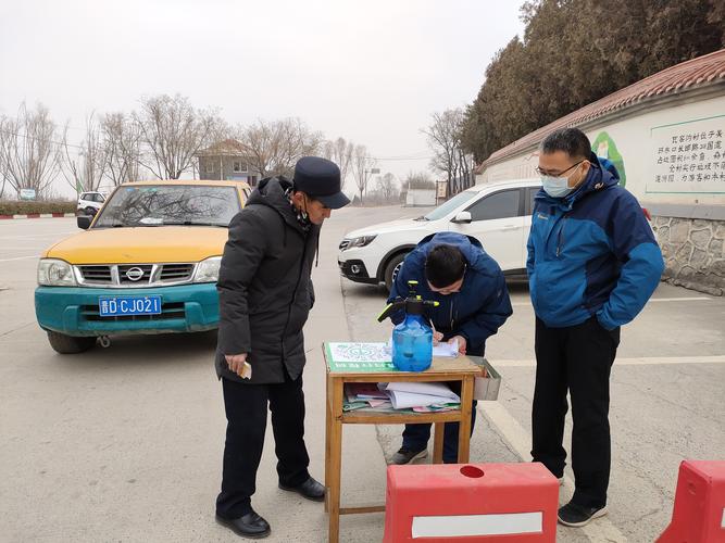 疫情夜守卡口？疫情卡口执勤图片？-第2张图片-优品飞百科