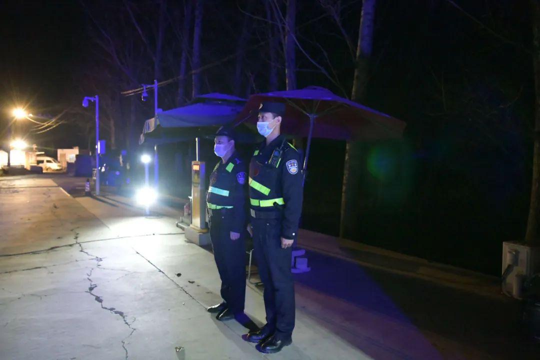 疫情夜守卡口？疫情卡口执勤图片？-第4张图片-优品飞百科