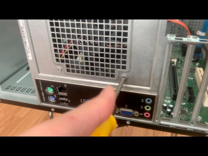 戴尔商务机怎么拆？戴尔商务机怎么拆后盖？-第2张图片-优品飞百科