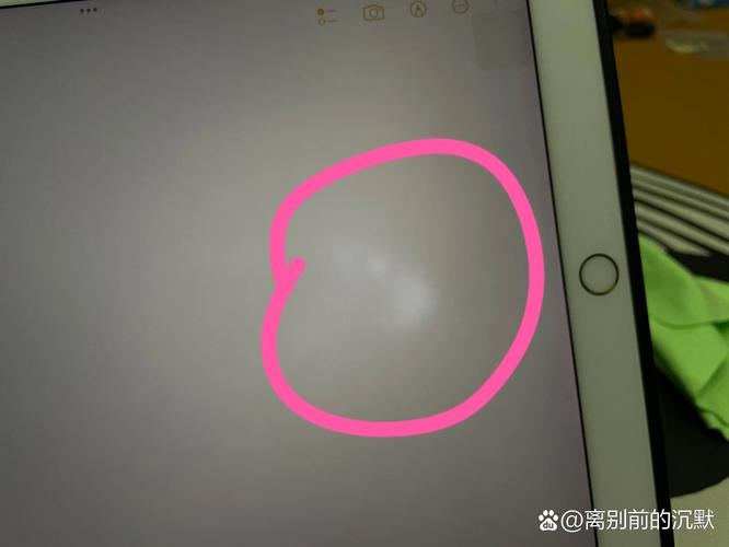 笔记本屏幕边缘漏白光有必要修吗？笔记本屏幕有一圈白痕透光？