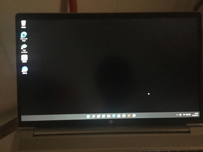 笔记本屏幕边缘漏白光有必要修吗？笔记本屏幕有一圈白痕透光？-第7张图片-优品飞百科