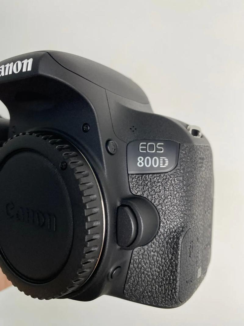 佳能800d二手费用？二手佳能800定焦镜头费用?？-第1张图片-优品飞百科