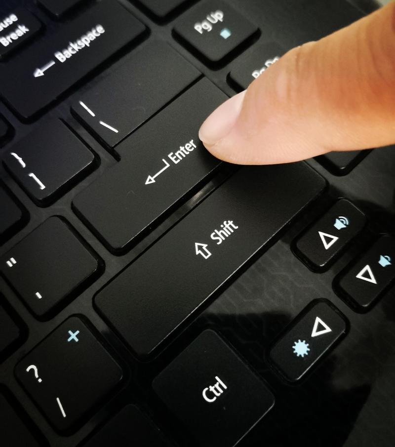 笔记本锁键盘的快捷键是什么，笔记本锁键盘的快捷键解锁？