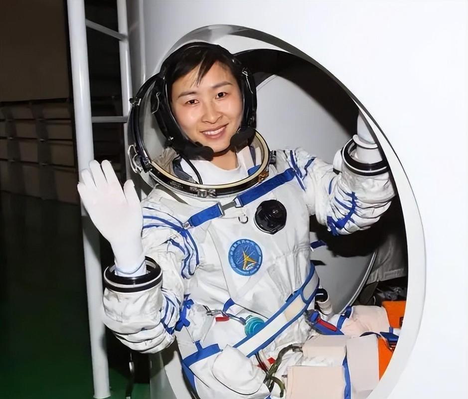 第一批登上太空的是神舟几号,第一批登上太空的是神舟几号飞船?-第6张图片-优品飞百科 第一批登上太空的是神舟几号,第一批登上太空的是神舟几号飞船?-第6张图片-优品飞百科