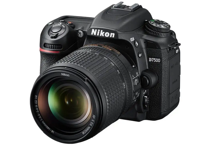 尼康d9000是全画幅吗，尼康d9000相机最新消息？