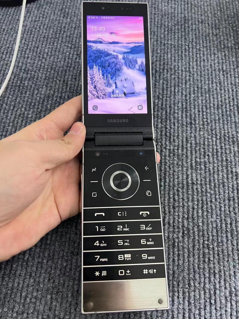 三星w2019跟2018区别，三星w2019和2018参数对比？