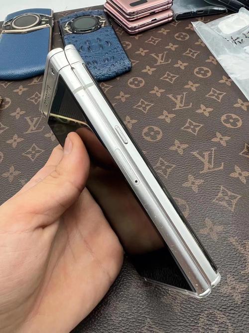 三星w2019跟2018区别，三星w2019和2018参数对比？-第2张图片-优品飞百科