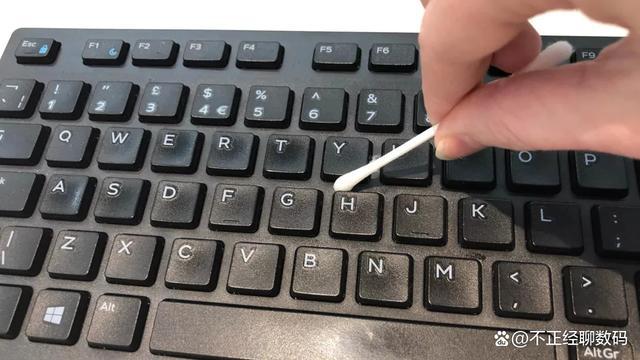 笔记本电脑如何清洗键盘，笔记本键盘咋清洗？