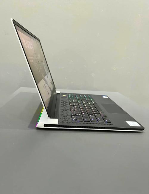 外星人m15x支持哪些显卡？外星人m15x可以玩吃鸡吗？-第6张图片-优品飞百科