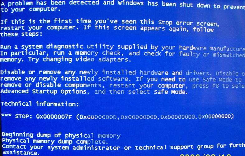 电脑出现蓝屏英文怎么处理，笔记本电脑出现蓝屏英文怎么处理？