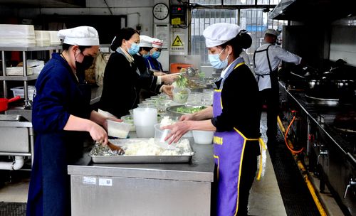 疫情只打包，疫情打包等死是真的吗-第2张图片-优品飞百科