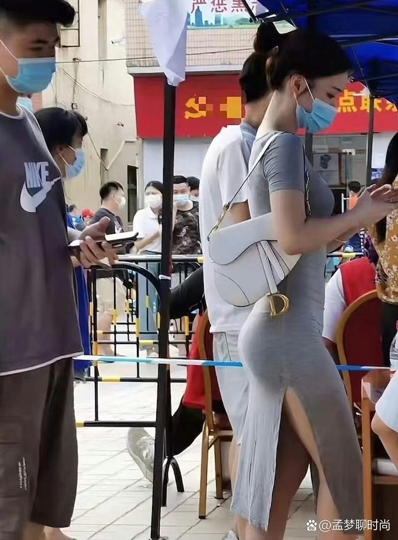 疫情照片女？疫情照片手绘？-第2张图片-优品飞百科