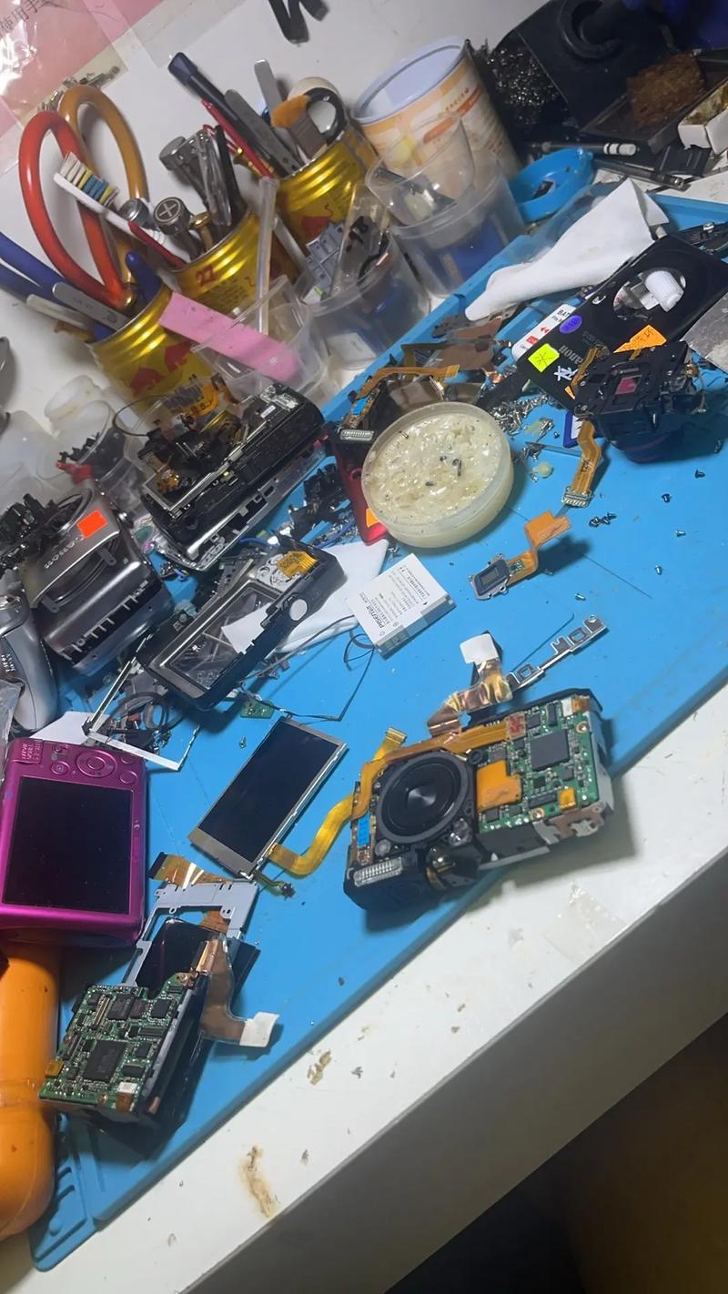 数码相机镜头打不开怎么办，数码相机镜头回不去了