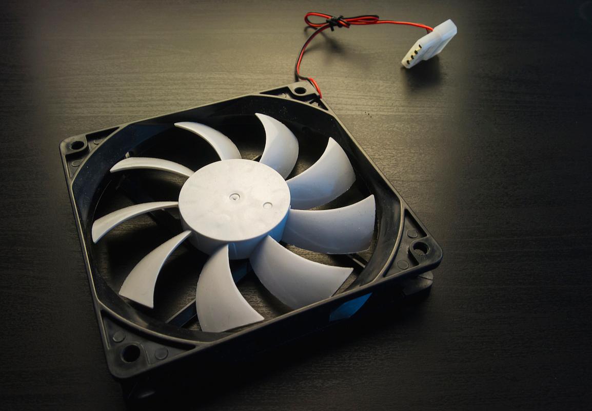 电脑cpu风扇怎么拆卸清理灰尘，电脑cpu风扇怎么拆卸清理灰尘的-第1张图片-优品飞百科