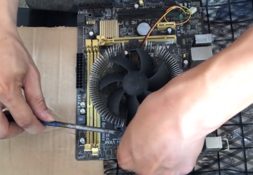 电脑cpu风扇怎么拆卸清理灰尘，电脑cpu风扇怎么拆卸清理灰尘的-第3张图片-优品飞百科