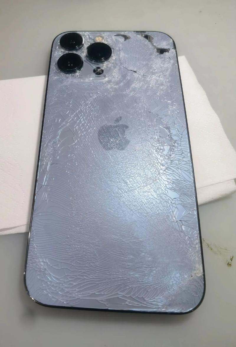 iphone13promax后盖碎了要多少钱，iphone13promax后盖是玻璃吗-第2张图片-优品飞百科