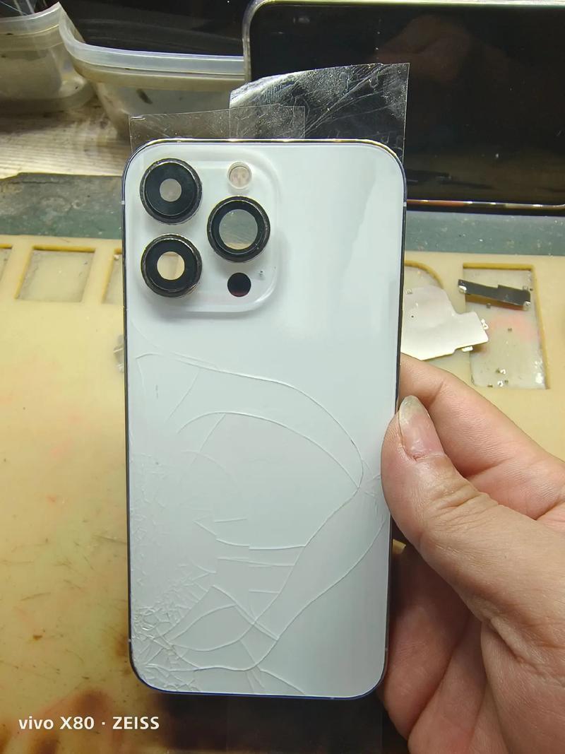 iphone13promax后盖碎了要多少钱，iphone13promax后盖是玻璃吗-第7张图片-优品飞百科