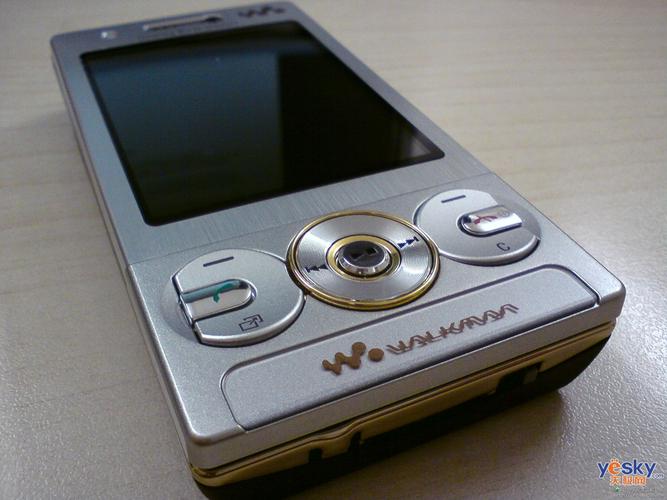 索尼爱立信w705什么系统，索尼爱立信w61s？