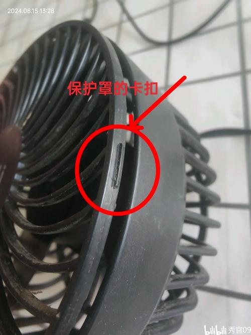 迷你小风扇怎么拆开，迷你小风扇怎么拆开修理？