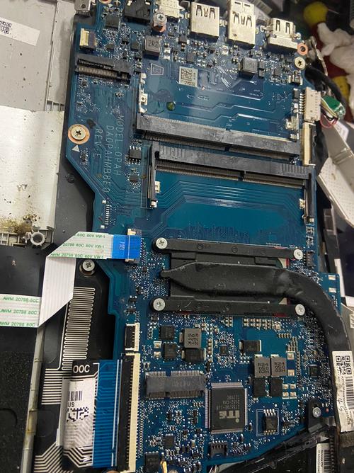 笔记本一个主板多少钱，笔记本电脑主板需要多少钱-第5张图片-优品飞百科