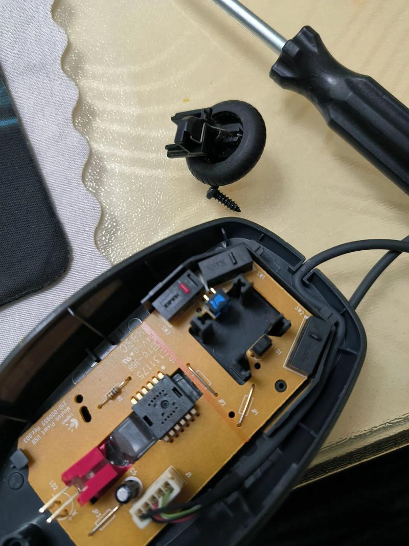 电脑鼠标左右键没反应？为什么电脑鼠标左右键都是好的就是动不了？