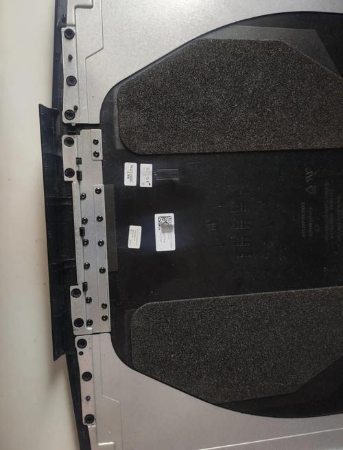 戴尔电脑转轴裂开了维修多少钱，戴尔笔记本转轴开裂保修吗？