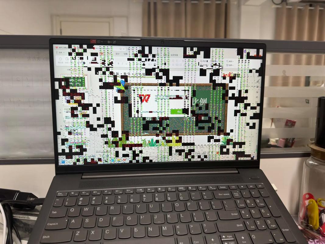 电脑开机花屏怎么办，电脑开机花屏了怎么修复？-第1张图片-优品飞百科