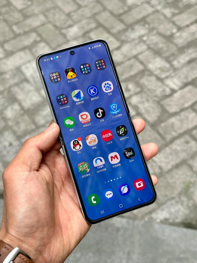 三星折叠值得买吗？三星折叠几款？-第3张图片-优品飞百科