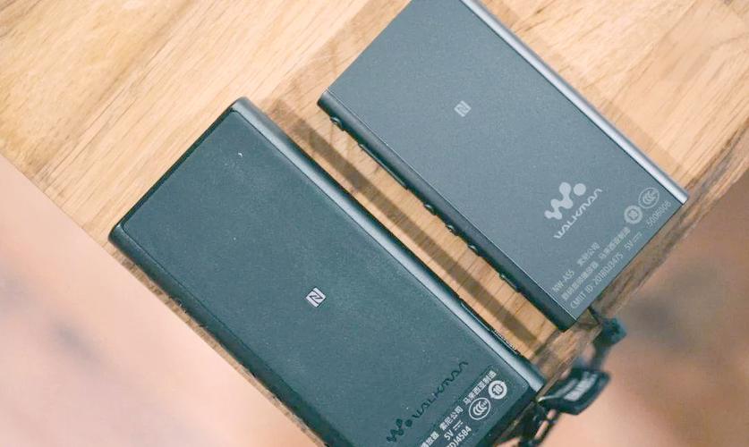 索尼a55hn和a55区别？索尼a55和a55hn区别就是多一副耳机吗？-第3张图片-优品飞百科