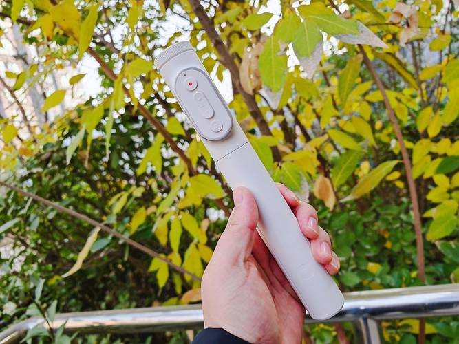 小米自拍杆怎么开机，小米自拍杆开关在哪里