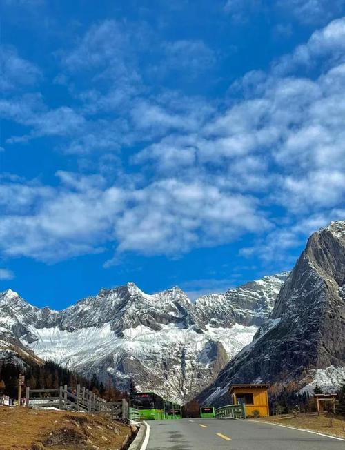 四姑娘山天气预报，四姑娘山天气预报30天准确 一个月？-第2张图片-优品飞百科