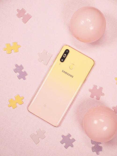 三星w2008当年多少钱，三星2008年翻盖手机图片？-第1张图片-优品飞百科