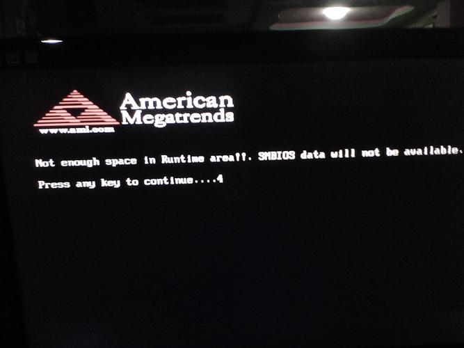 为啥电脑开机了显示器不亮，电脑开机后显示器不亮是怎么回事？