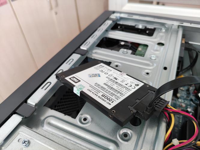 主机硬盘在哪个位置？主机硬盘位置图片？-第5张图片-优品飞百科