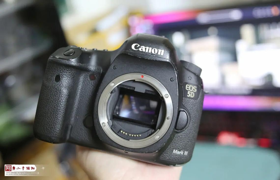 佳能5d3为啥很有名？佳能5d3怎么样?？