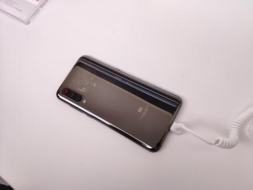 小米9跟小米9透明版的区别？小米9和小米9透明版？-第5张图片-优品飞百科
