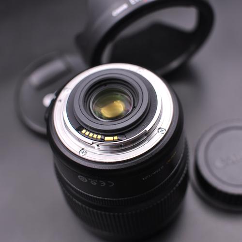 佳能fs406摄像机怎么充电？佳能的相机怎么充电？