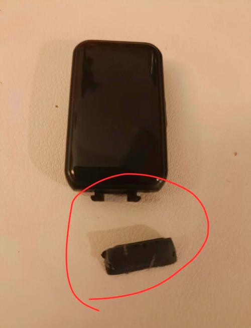 荣耀手环6表带怎么拆卸？荣耀手环6表带拆卸教程？-第3张图片-优品飞百科