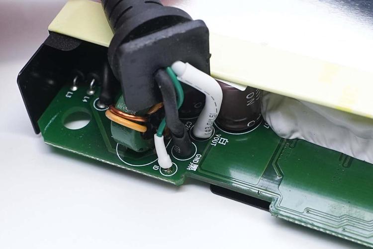 电源适配器坏了能修吗，电源适配器常见故障修理视频？