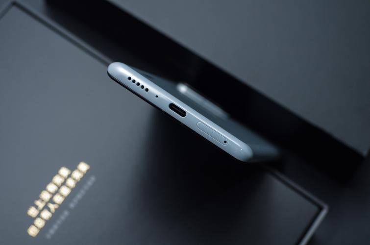 小米mix4是直屏吗？小米mix4采用什么屏幕？-第2张图片-优品飞百科