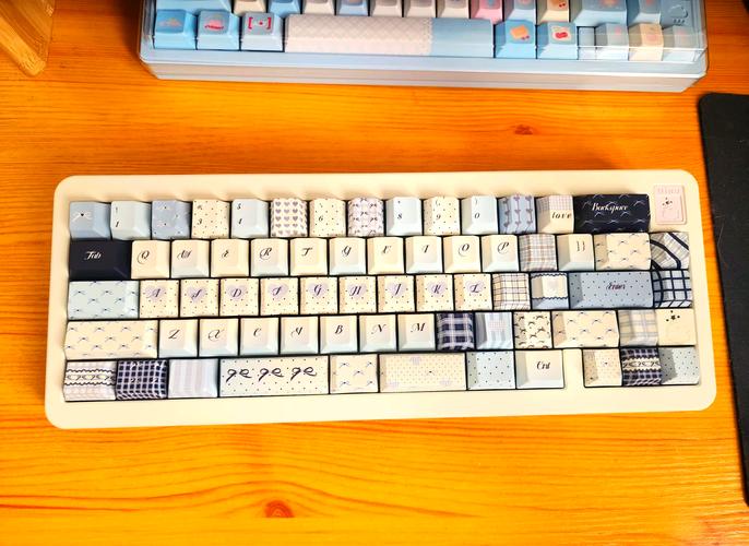 苹果笔记本白色键盘是哪款，苹果笔记本彩色键盘