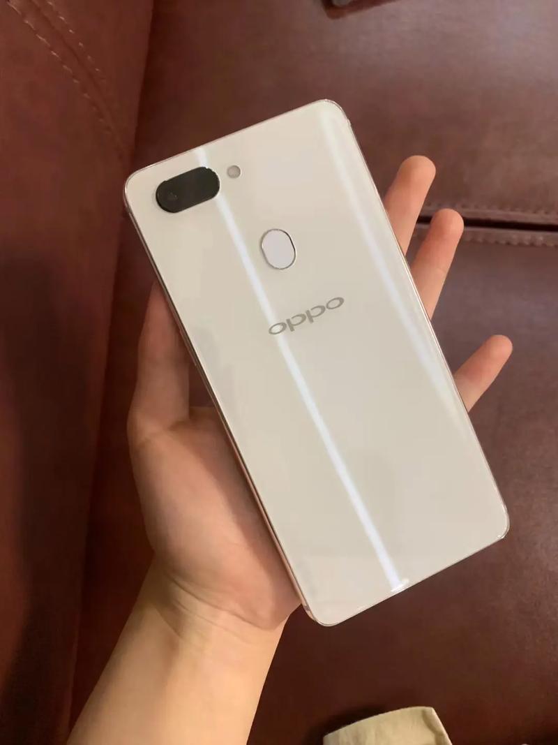 oppor15屏幕坏了回收多少钱，oppor15屏幕修一下多少钱-第1张图片-优品飞百科