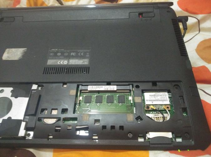 笔记本后面怎么拆开？笔记本拆开后盖视频教程？