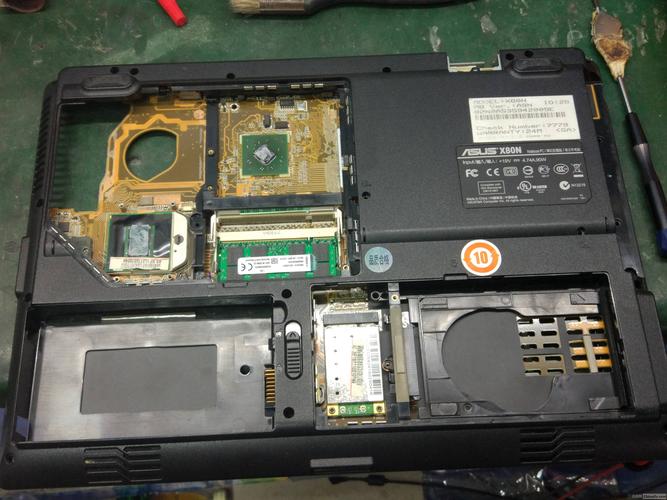 笔记本后面怎么拆开？笔记本拆开后盖视频教程？-第6张图片-优品飞百科