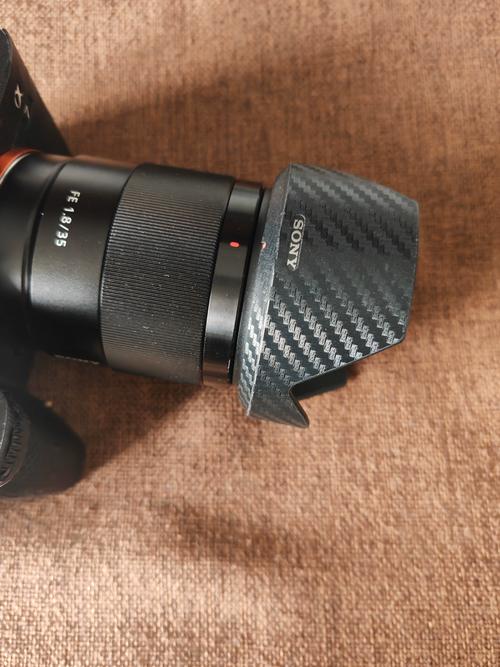 索尼大光圈镜头推荐？索尼最便宜的大光圈？