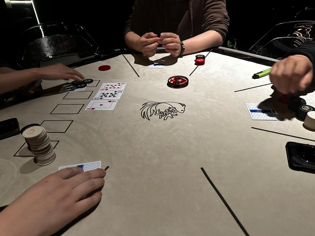 
 终于发现了德州wepoker开挂透视”详细开挂玩法是真的吗作为一款备受欢迎的扑克类游戏，其玩法不仅考验玩家的技术水平，也考察心理素质。游戏中，玩家需要在有限的信息下做出决策，而这一点正是让游戏充满挑战的地方。然而，一些玩家为了轻松获胜，选择了通过外挂软件来作弊，这种行为严重破坏了游戏的公平性，影响了其他玩家的体验。优先免费测试效果直接搜索微信：39211237
